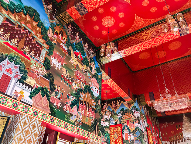 ワットパクナム日本別院の本堂の壁画