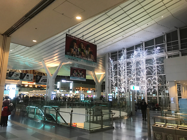 羽田空港国際線ターミナル出発ロビーのイルミネーション